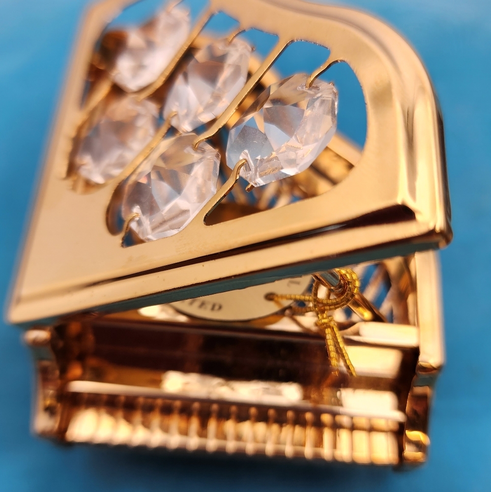 24K GOLD PLATED PIANO FREE STANDING W/CLEAR SWAROVSKI ELEMENT CRYSTAL